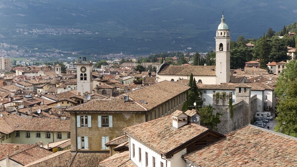 مليونيرة إيطالية تحرم أقاربها من الميراث وتوصي به لمرأة اعتنت بها حتى موتها