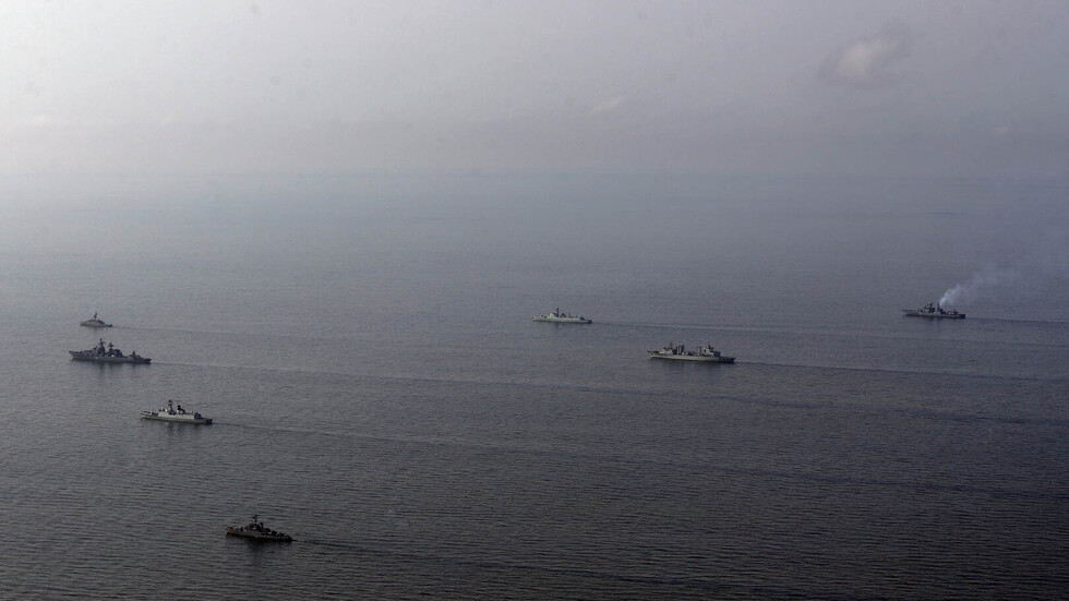 دخول سفينتين حربيتين روسيتين البحر الأحمر