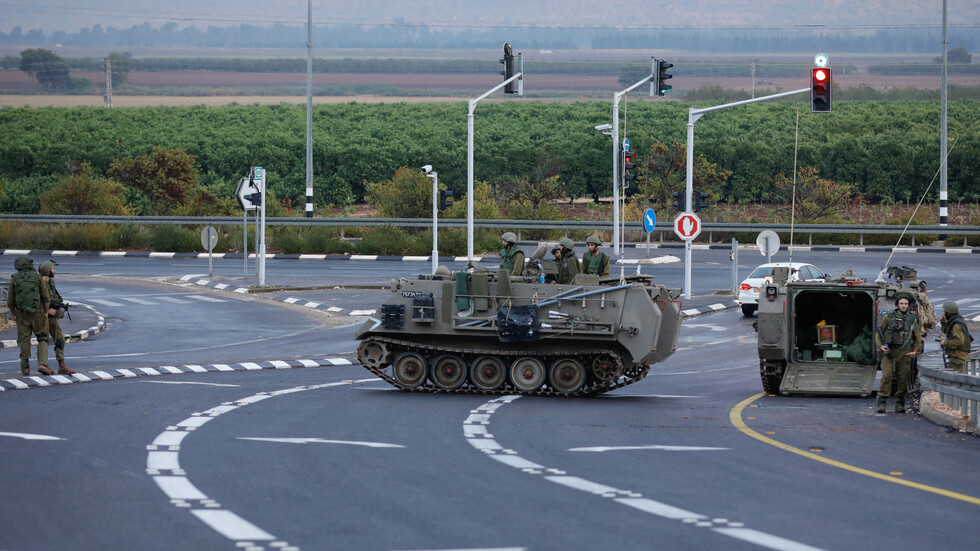 صورة تظهر إغلاق مدخل مستوطنة كريات شمونة في شمال إسرائيل بالسواتر الإسمنتية (صورة)