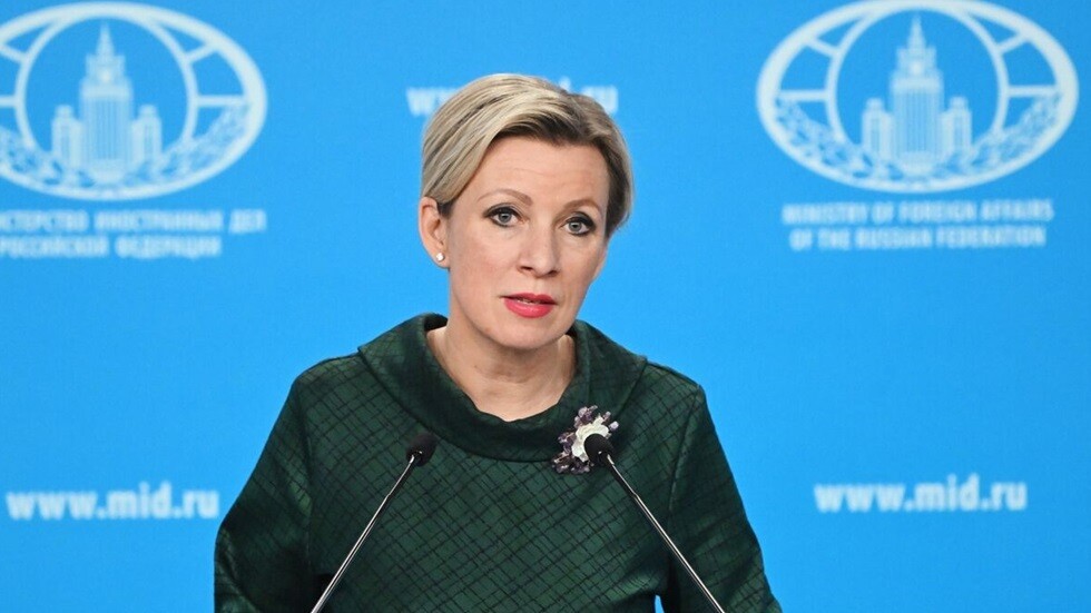 ردا على تشبيهه المسؤولين الروس بـ"بائعي الروث".. زاخاروفا تذكر كيربي بعبارة "اغسل فمك بالصابون!"