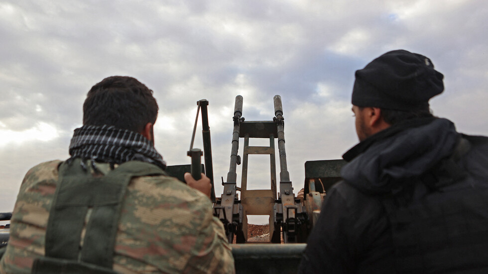 "رويترز": عشرات القتلى والجرحى في انفجار سيارة مفخخة ببلدة أعزاز قرب الحدود التركية