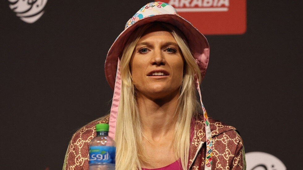 المقاتلة الفرنسية فيوروت تهزم الأمريكية بلانشفيلد في عقر دارها (فيديو)