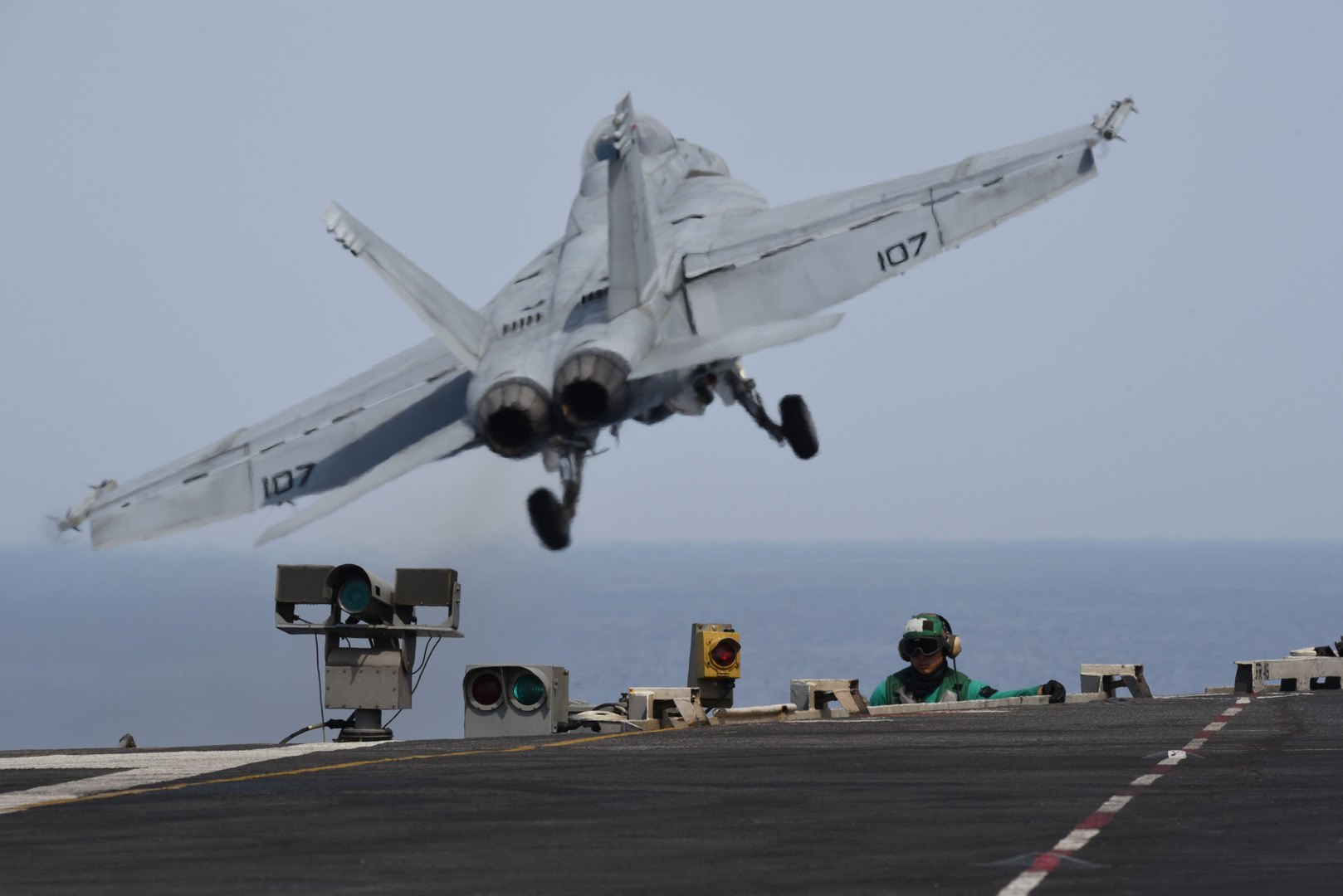 الجيش الأمريكي يعلن تدمير 6 صواريخ ومسيّرة لـ