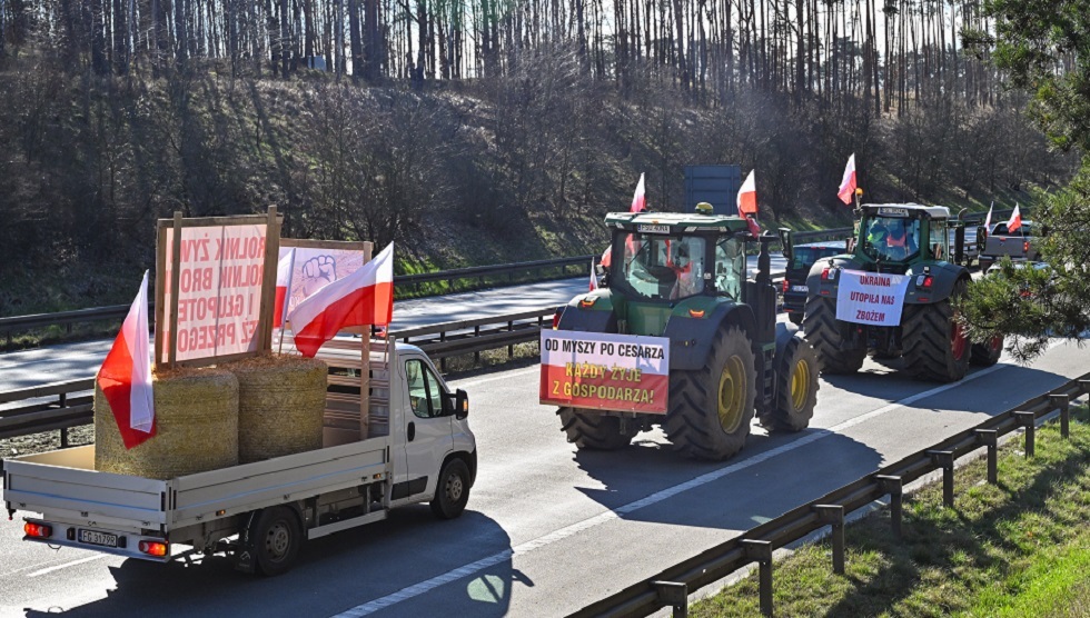 حراك المزارعين.. المحتجون البولنديون يتوافدون إلى الحدود مع ليتوانيا لمنع دخول الحبوب الأوكرانية