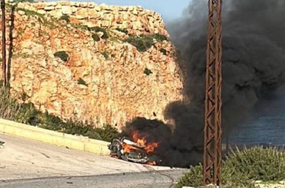مسيرة إسرائيلية تستهدف سيارة جنوبي لبنان وتقتل 3 أشخاص فيها (صور+ فيديو)