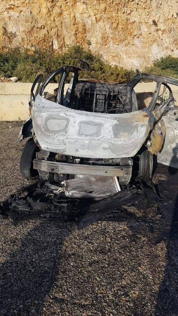 مسيرة إسرائيلية تستهدف سيارة جنوبي لبنان وتقتل 3 أشخاص فيها (صور+ فيديو)