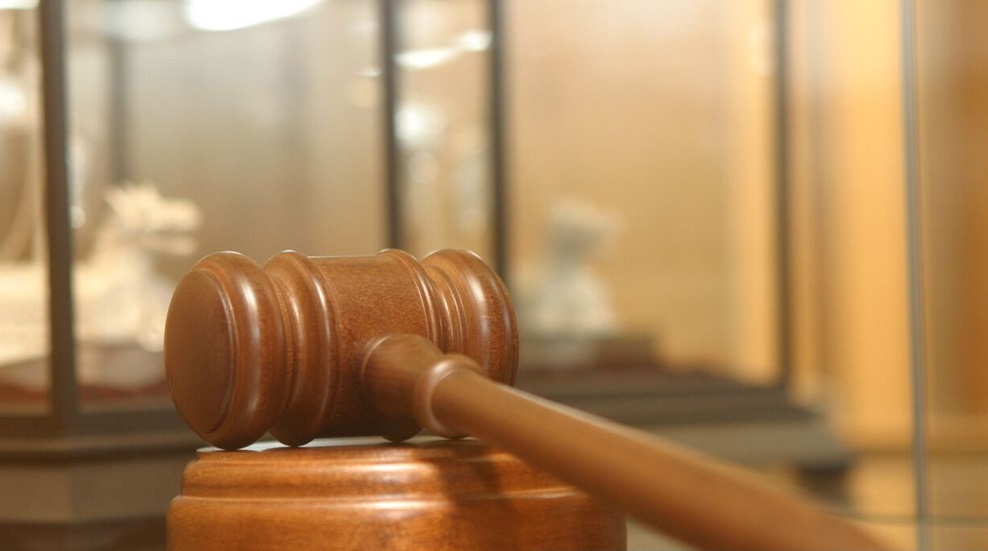 10 سنوات سَجناً لجزائري حاول تهريب تونسية مشتبهٍ بها في قضية إرهابية