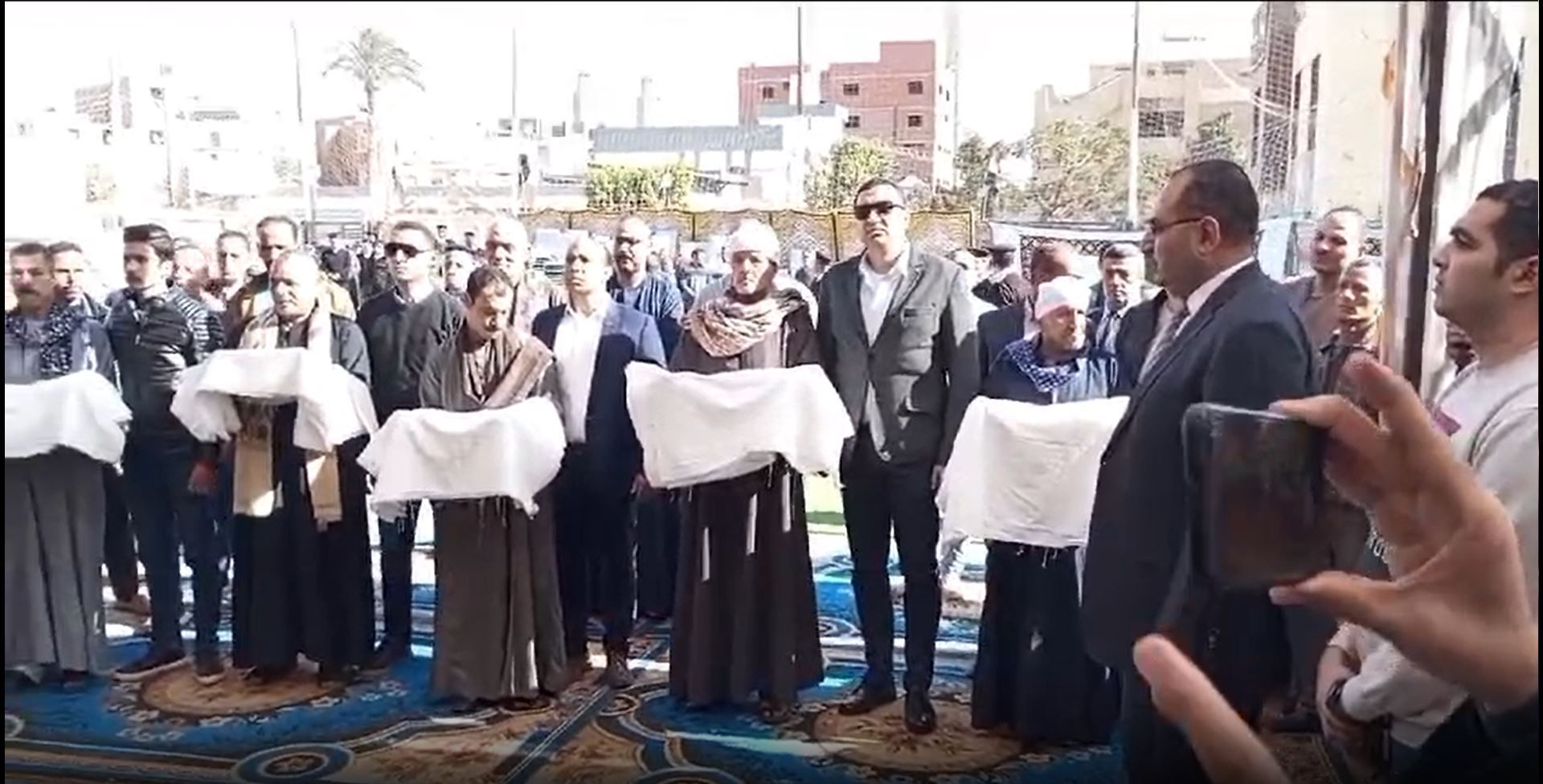 مصر.. إنهاء خلاف ثأري قتل فيه 14 شخصا (فيديو)