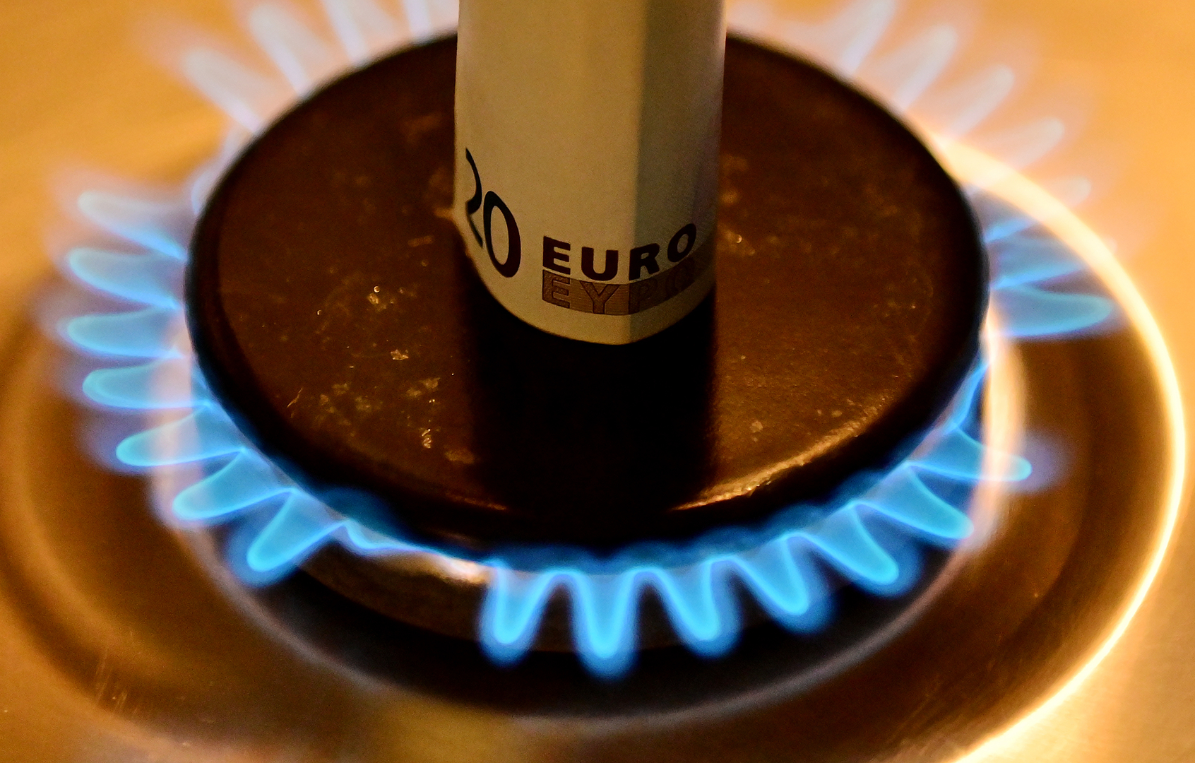 الاتحاد الأوروبي يحاول التخلي عن الغاز المسال الروسي