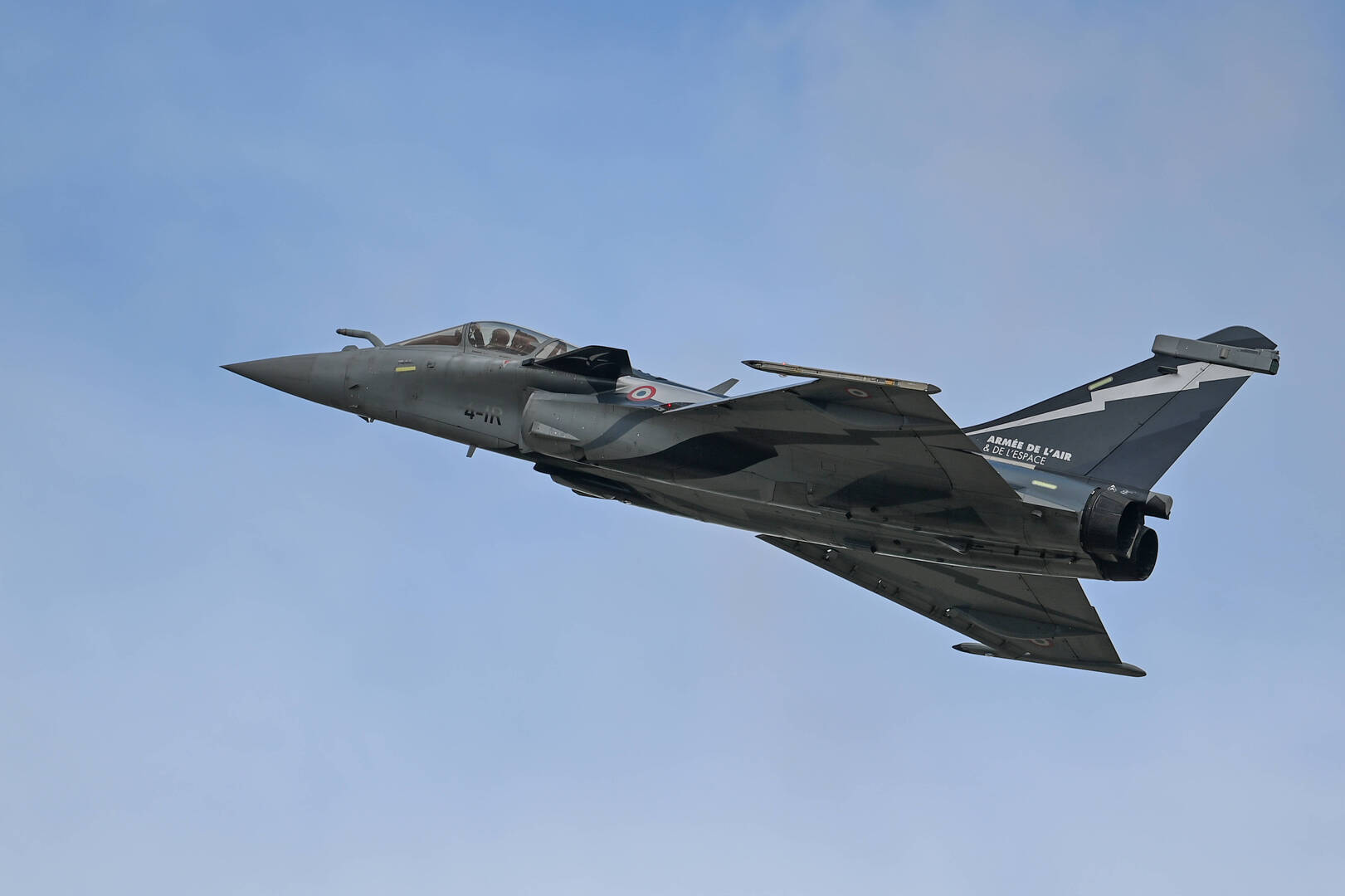 الدفاع الروسية: اعتراض 3 طائرات فرنسية فوق البحر الأسود