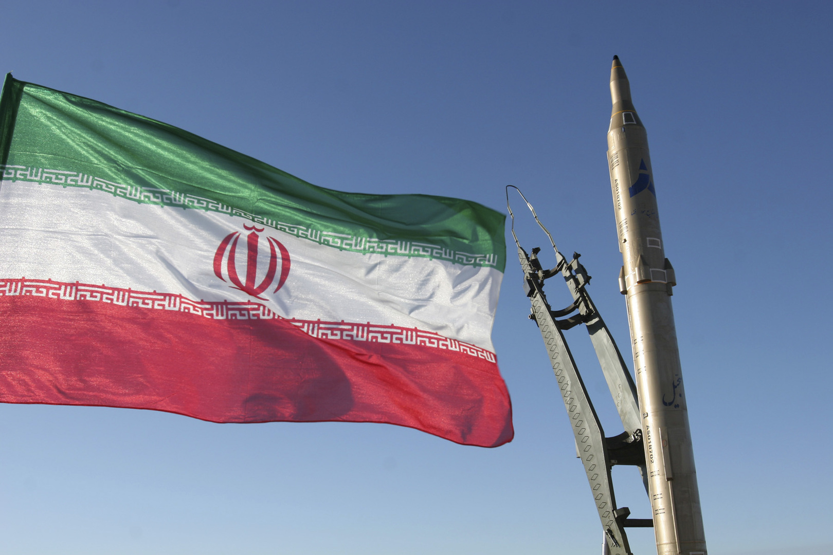 البحرية الإيرانية تتزود 
