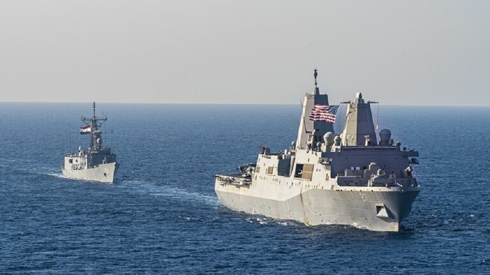 الجيش الأمريكي يكشف عن حصيلة جديدة لقتلى هجوم الحوثيين وينشر صورة للسفينة المتضررة