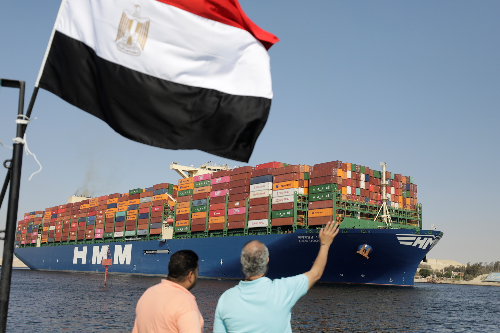 مصر تفرج عن كمية كبيرة من البضائع.. والحكومة تتحدث عن صفقات كبرى قادمة