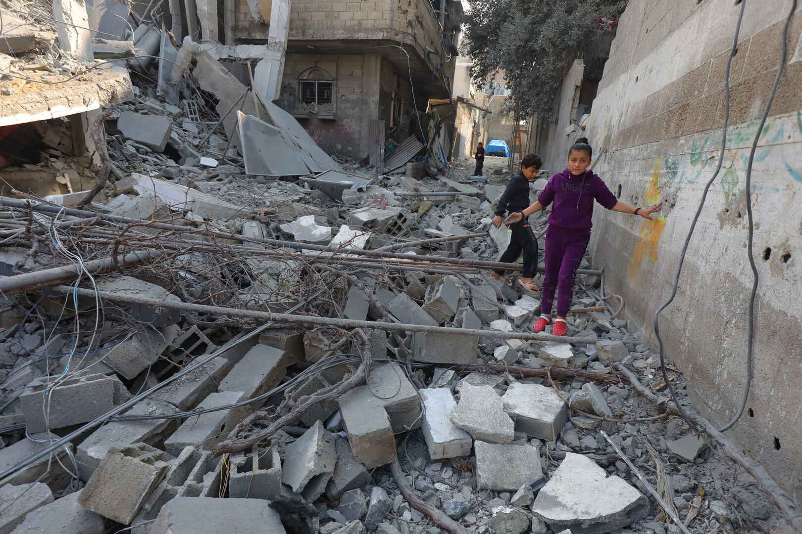مفوض الأونروا: يتعين السماح بدخول شاحنات المساعدات عبر معابر غزة والوضع بالقطاع تجاوز كل الأوصاف