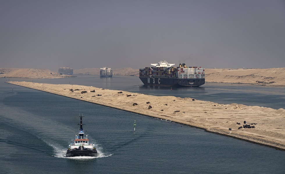 حركة السفن التجارية في قناة السويس