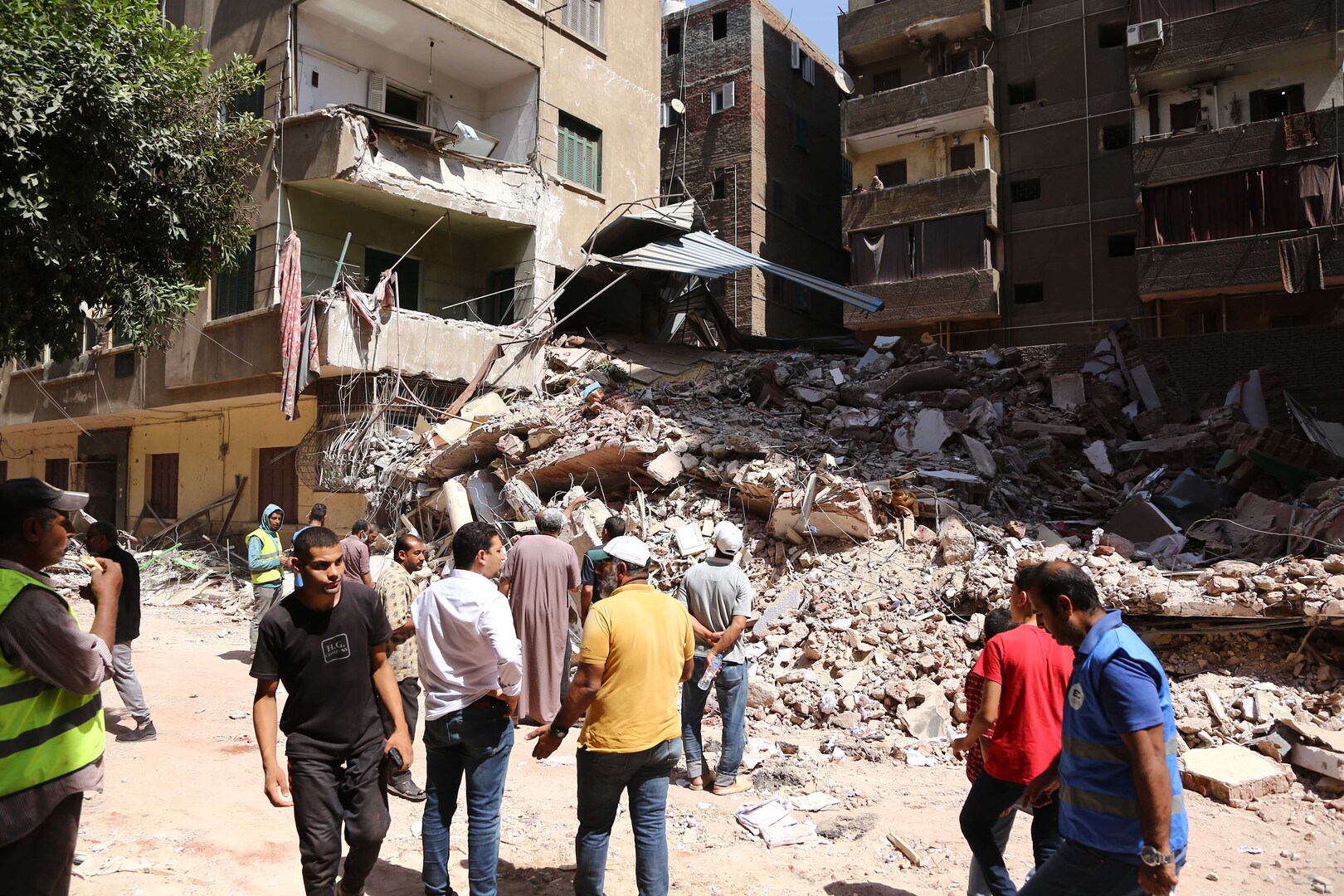 مصر.. قتلى وجرحى في انهيار مبنى سكني في الإسكندرية (فيديو)