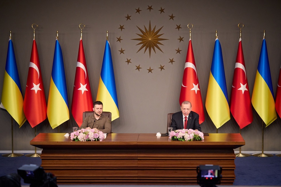 مسؤول تركي: توقعات بأن يضغط أردوغان على زيلينسكي لإجراء مفاوضات لإنهاء الحرب في أوكرانيا