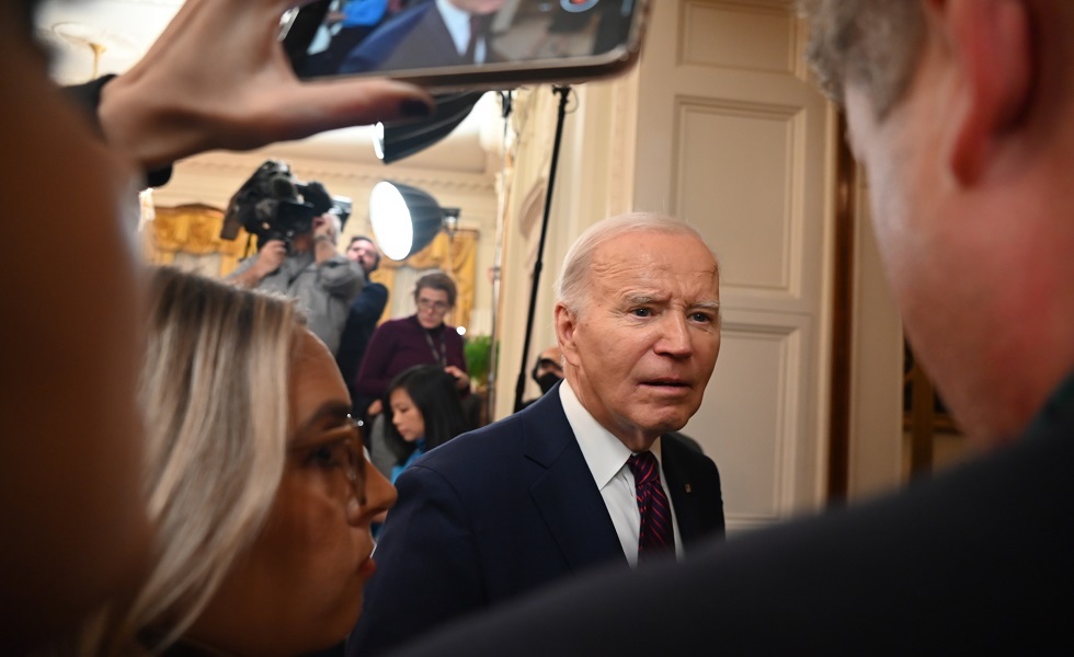 ميكروفون مفتوح وكاميرا.. بايدن يفضح تفاصيل محادثة مع نتنياهو (فيديو) ميكروفون مفتوح وكاميرا.. بايدن يفضح تفاصيل محادثة مع نتنياهو (فيديو)