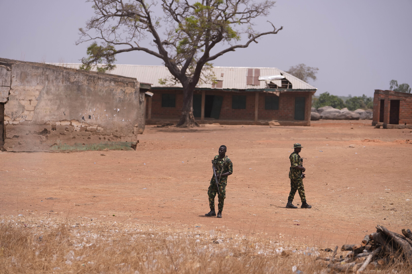 للمرة الثانية خلال 48 ساعة.. مسلحون يختطفون 15 طفلا من مدرسة شمال غربي نيجيريا
