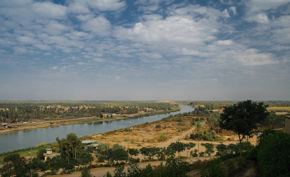 نهر الفرات يمر عبر الأراضي العراقية