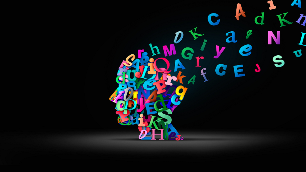 مزاعم مثيرة للجدل.. أستاذ لغويات: اللغة الإنجليزية 