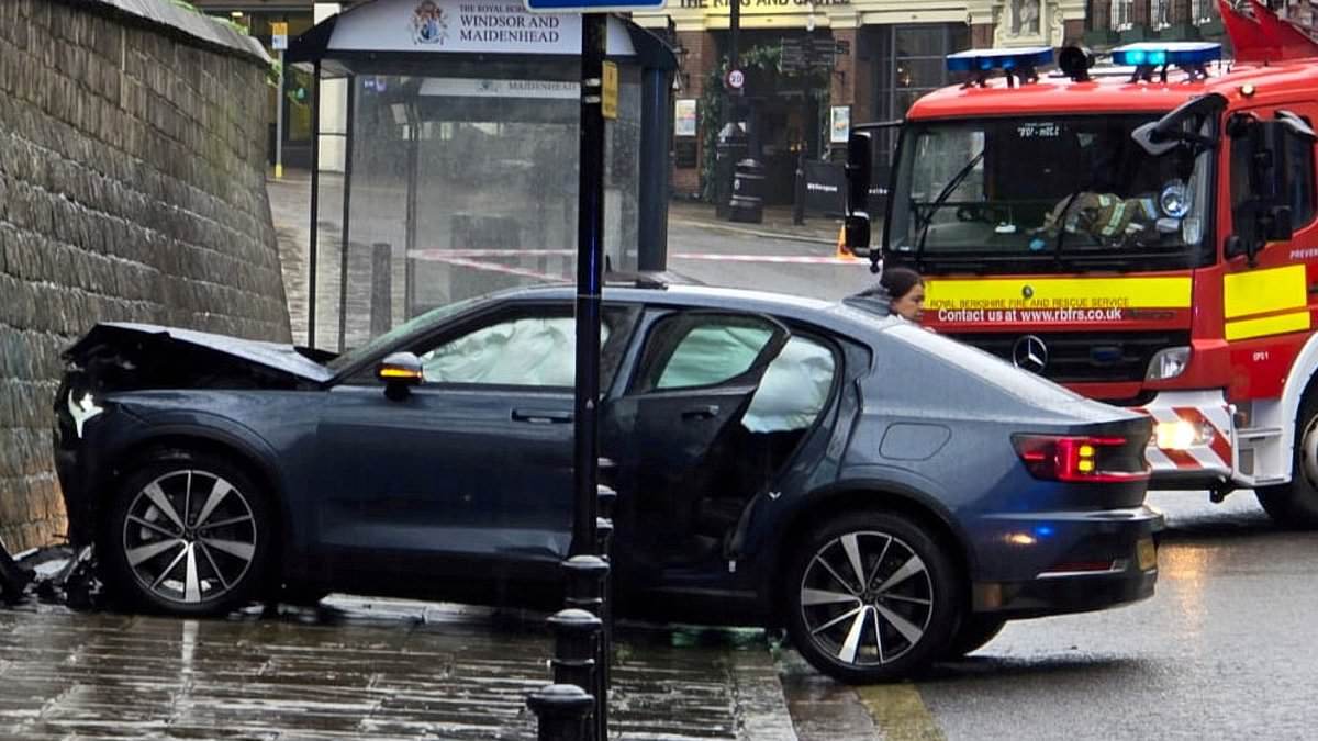 بريطانيا.. إصابة خمسة أشخاص بعد اصطدام سيارة بجدران قلعة وندسور