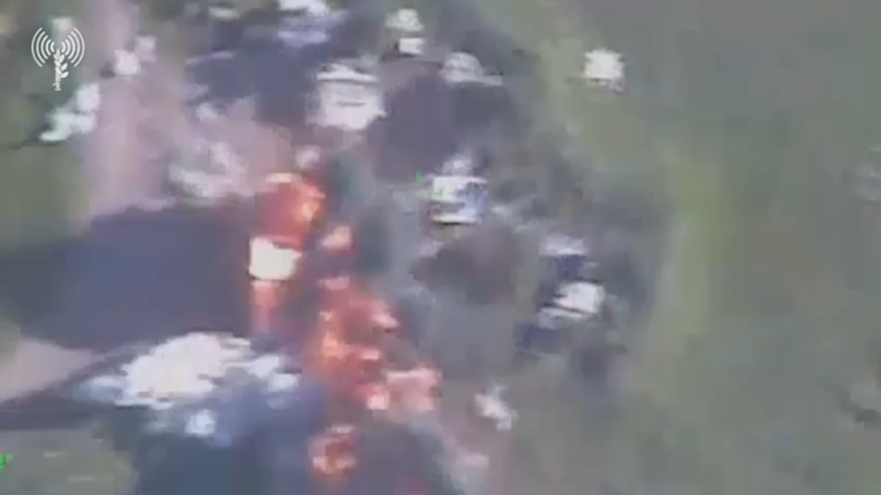 الجيش الإسرائيلي يعلن استهداف مبنيين أساسيين للجيش السوري حيث ينشط حزب الله