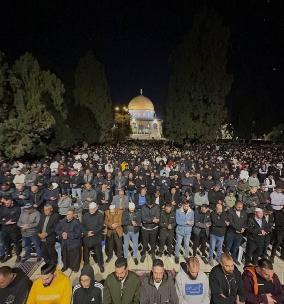 دائرة الأوقاف الإسلامية في القدس تكشف عدد المصلين في المسجد الأقصى في ثاني أيام شهر رمضان (صور)