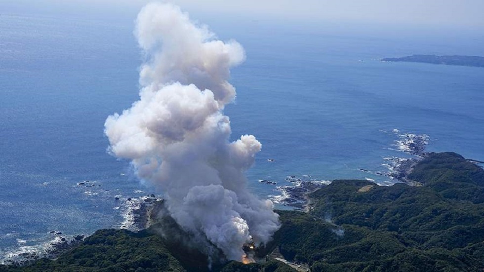 انفجار أول صاروخ ياباني خاص فور إطلاقه مباشرة (فيديو)