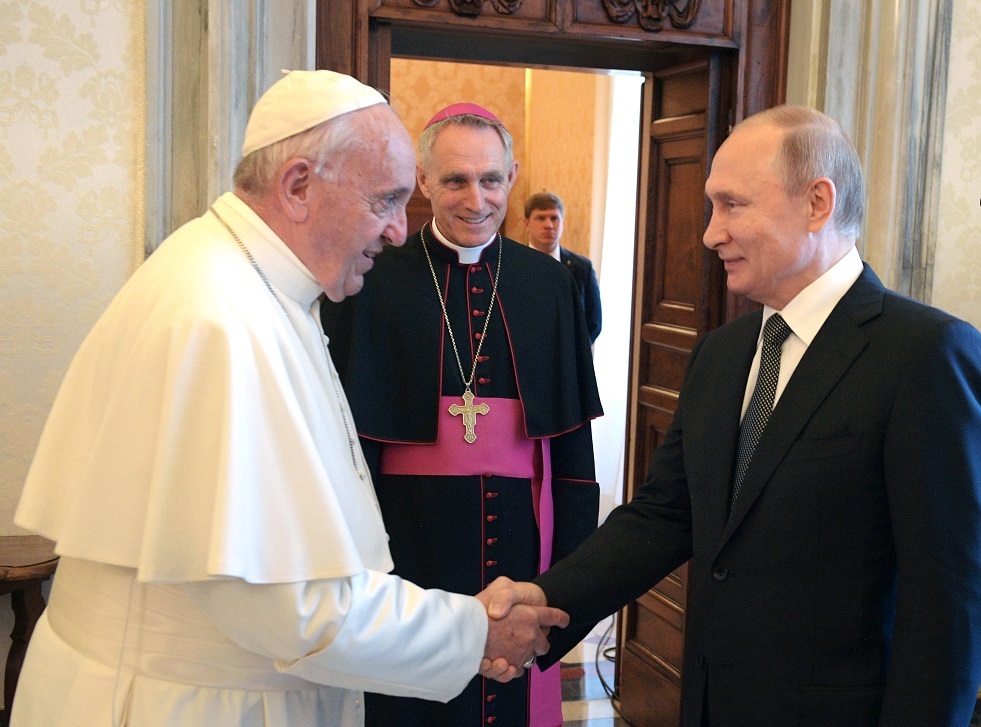 بوتين يهنئ البابا فرنسيس بمناسبة الذكرى العاشرة لانتخابه