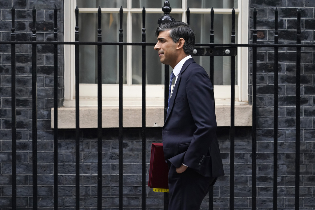 "بلومبرغ": مجلس الوزراء البريطاني يبحث سرا احتمال استبدال سوناك قبل الانتخابات المقبلة