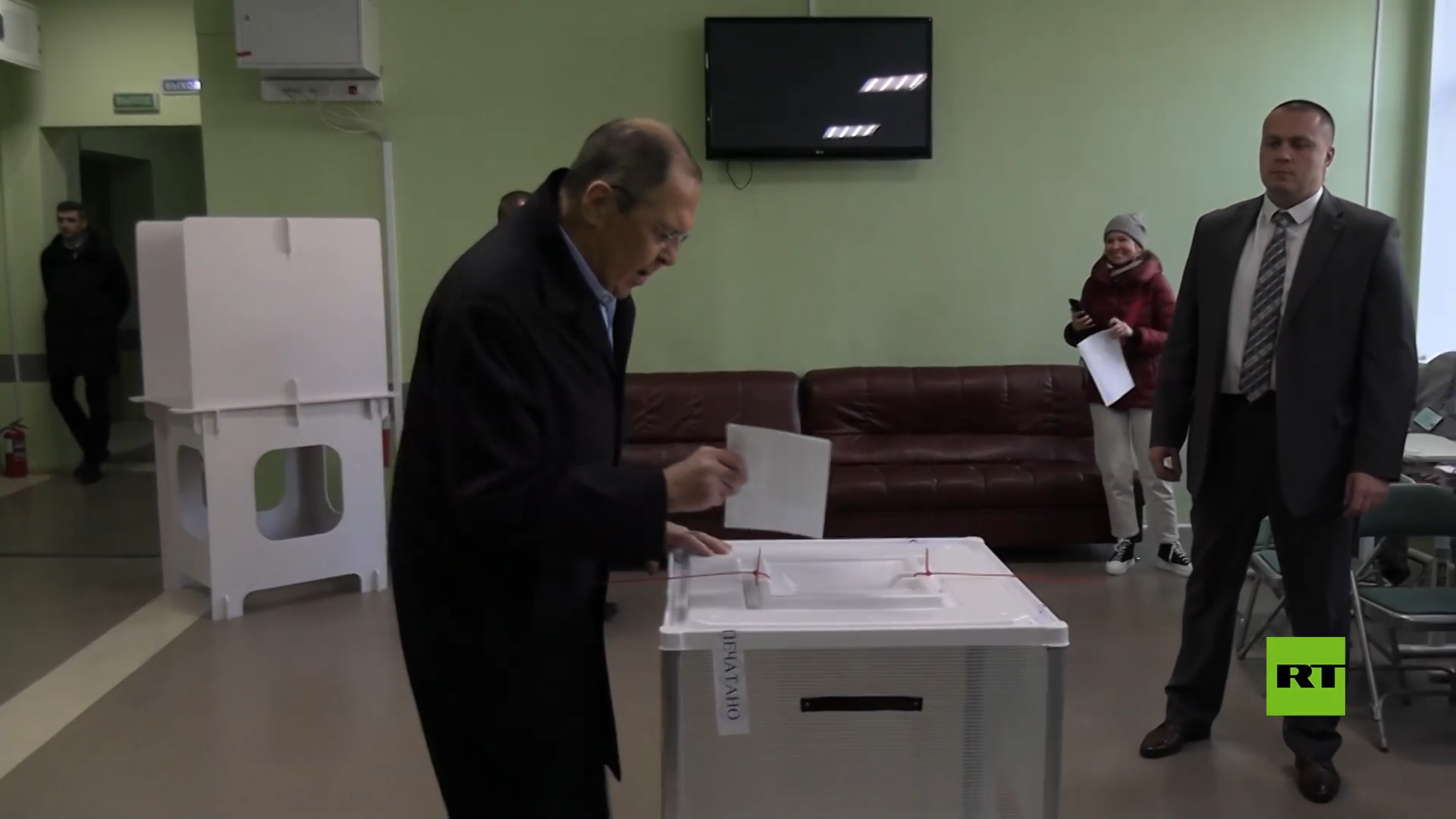 لافروف يدلي بصوته في الانتخابات الرئاسية الروسية
