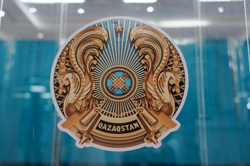 رئيس كازاخستان لا يستبعد تغيير شعار الدولة الذي يشير إلى الحقبة السوفيتية