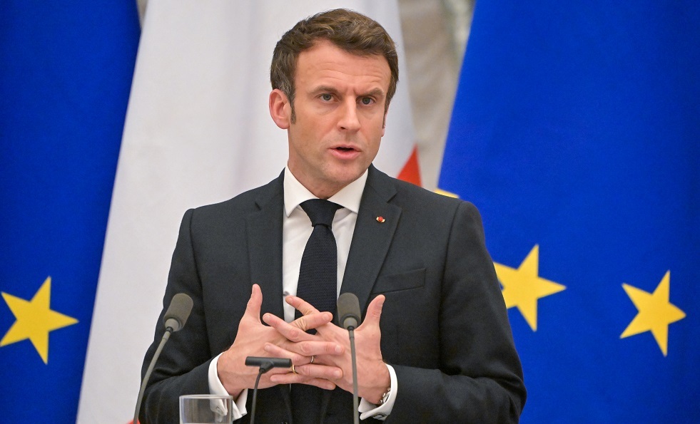 زعيم حزب فرنسي يتهم ماكرون بالكذب حول نزاع أوكرانيا