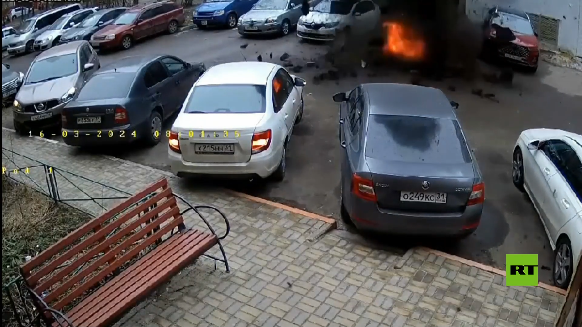 كاميرات المراقبة ترصد لحظة إصابة سيارة بقذيفة أوكرانية في بيلغورود