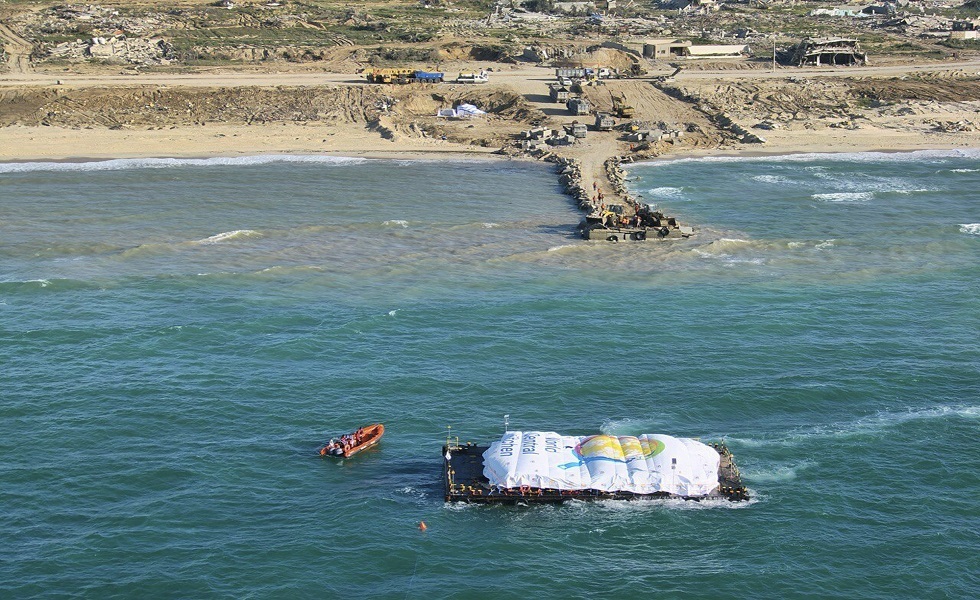 القاهرة تعلق على وصول أول سفينة مساعدات عبر الممر البحري إلى قطاع غزة (صور)