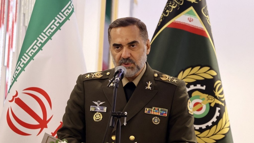 وزير الدفاع الإيراني العميد محمد رضا آشتياني