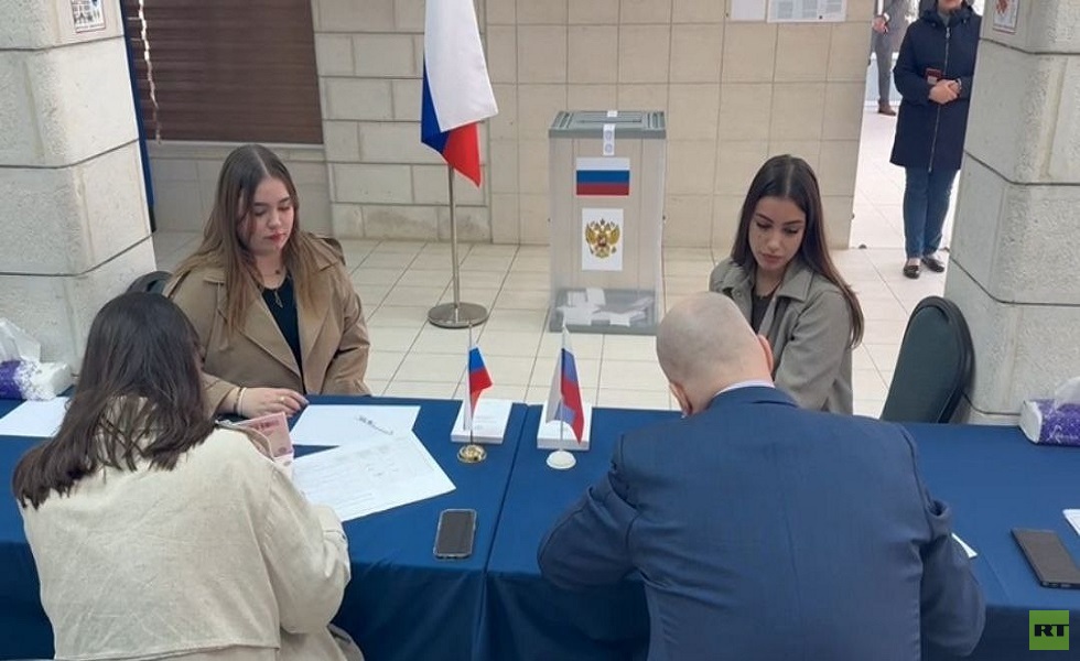 إدلاء المواطنين الروس بأصواتهم في الانتخابات الرئاسية الروسية - الضفة الغربية