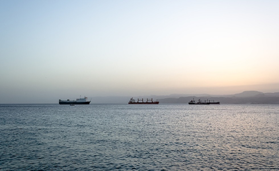 سفن تجارية في البحر الأحمر