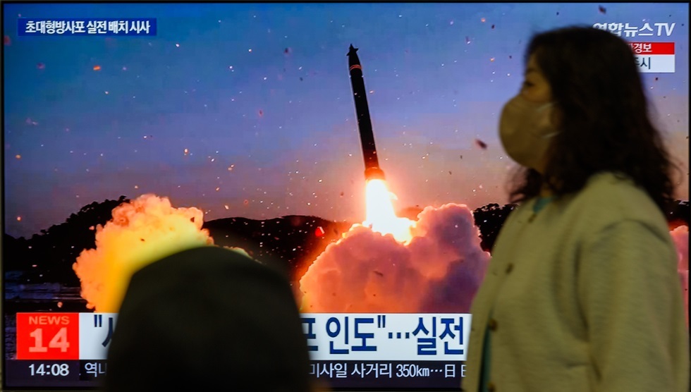كيم جونغ أون يشرف بشكل شخصي على تدريب رماية باستخدام منصات صواريخ ذات عيار كبير (صور)