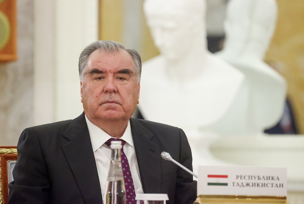 رئيس طاجيكستان يهنئ بوتين بالفوز في الانتخابات الرئاسية الروسية