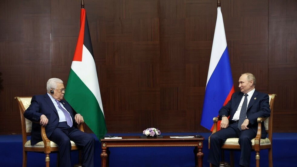 محمود عباس يهنئ بوتين بإعادة انتخابه رئيسا لروسيا