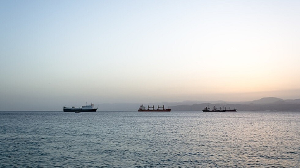 الحوثيون:  استهدفنا سفينة ( Mado ) الأمريكية في البحر الأحمر بعدد من الصواريخ البحرية