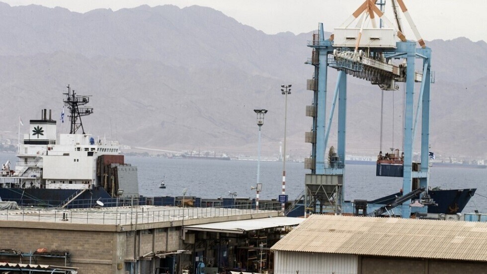 نصف عمال ميناء إيلات في إسرائيل مهددون بالطرد بسبب الأزمة المالية