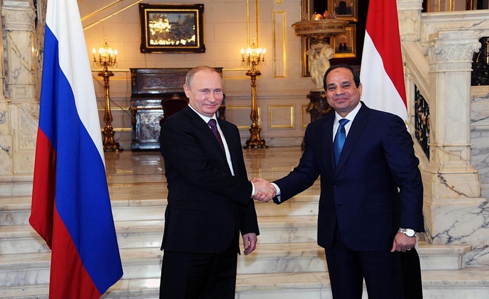 السيسي يهنئ بوتين هاتفيا بإعادة انتخابه رئيسا لروسيا
