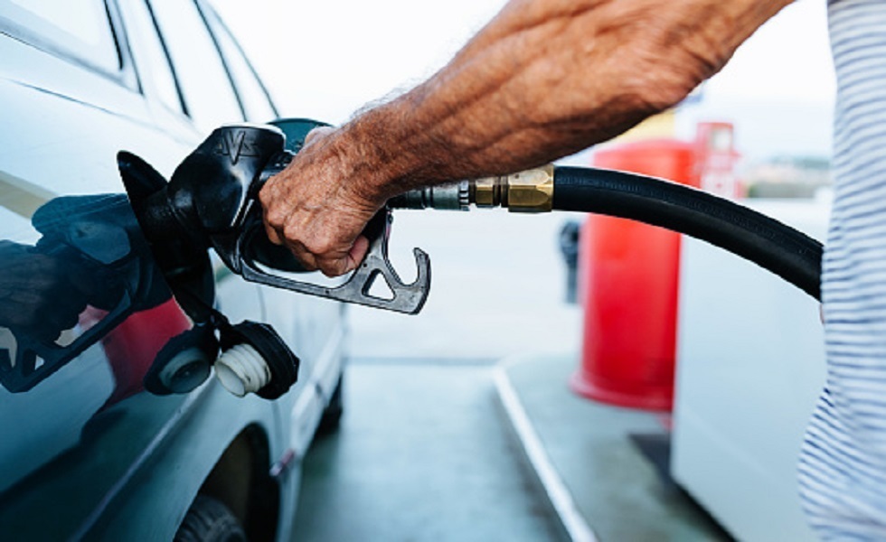 لجنة تسعير المواد البترولية تقرر رفع سعر السولار والبنزين بكافة أنواعه