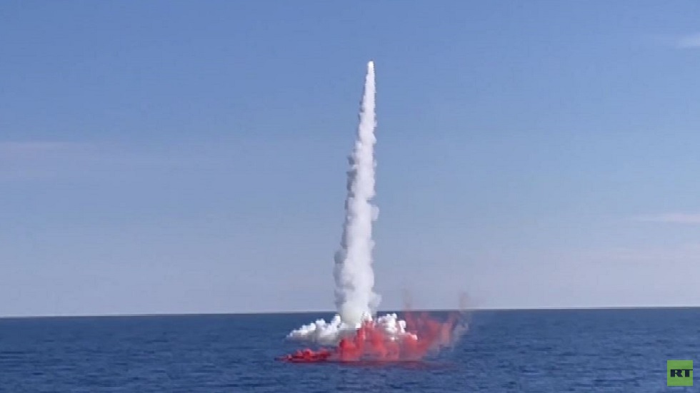 من تحت مياه بحر اليابان.. غواصة روسية تطلق صاروخا مجنحا لمسافة تزيد عن 1000 كم (فيديو)
