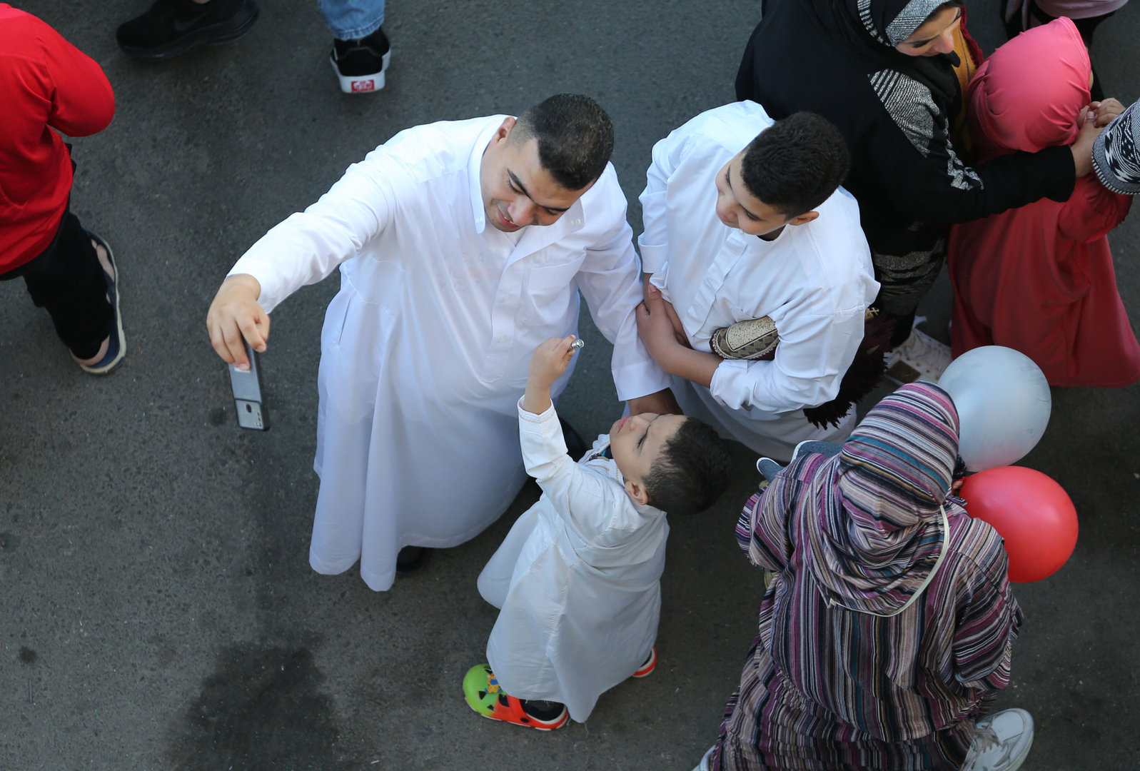 مصريون يحضرون صلاة عيد الفطر، أرشيف