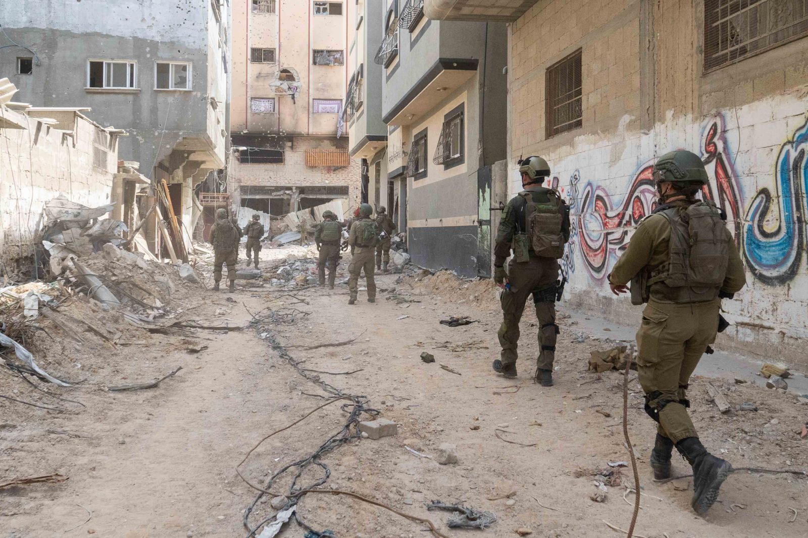 الجيش الإسرائيلي يعلن حصيلة عملياته في مجمع الشفاء الطبي