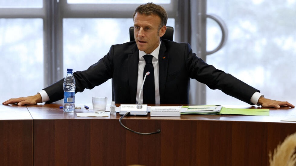 ماكرون يعقد اجتماعا لمجلس الدفاع الفرنسي خاصا بهجوم كروكوس الإرهابي
